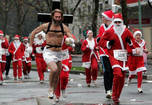 Jesus in Santa race