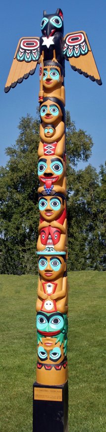 Fison, David_Christmas totem pole